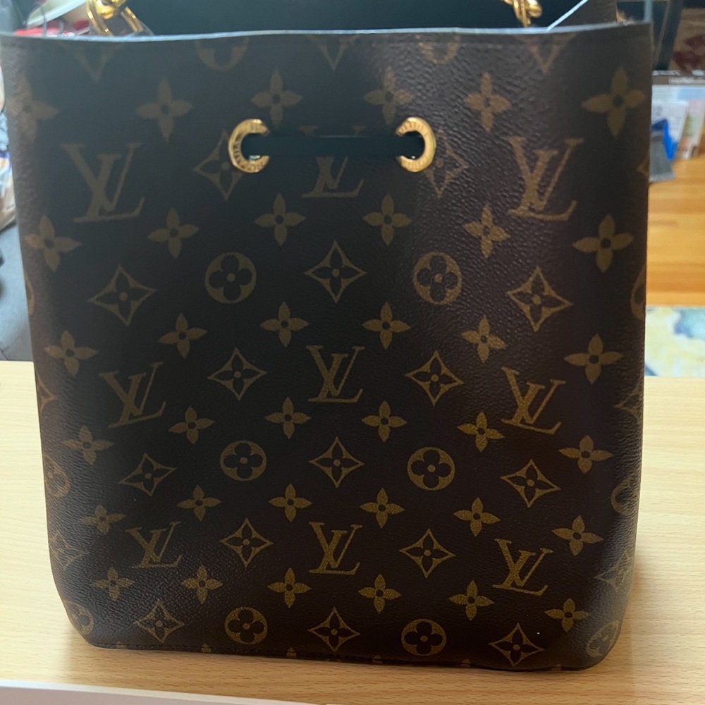 Louis Vuitton NeoNoe MM Black Monogram